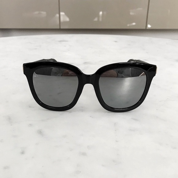 Large Retro Modern Mirrored Silver Sunglasses - Picture 4 of 4